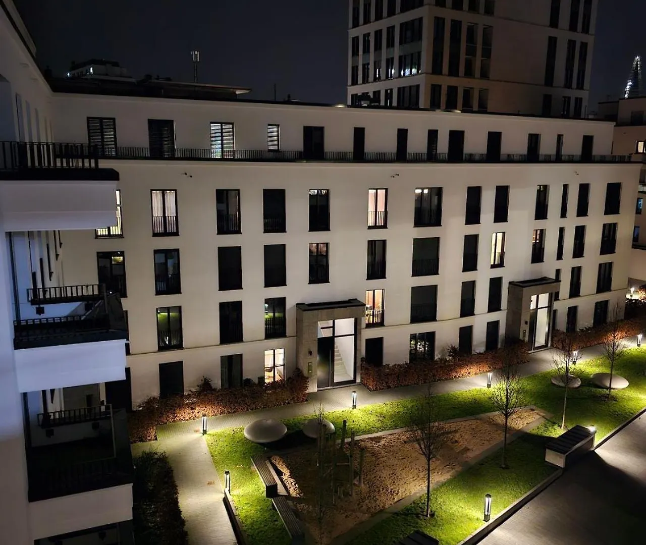 3 Rooms 2 Bathrooms 2 Toilets New Apartment Center Of Duesseldorf Underground Parking Space Contactless Self Check-In Deutschland