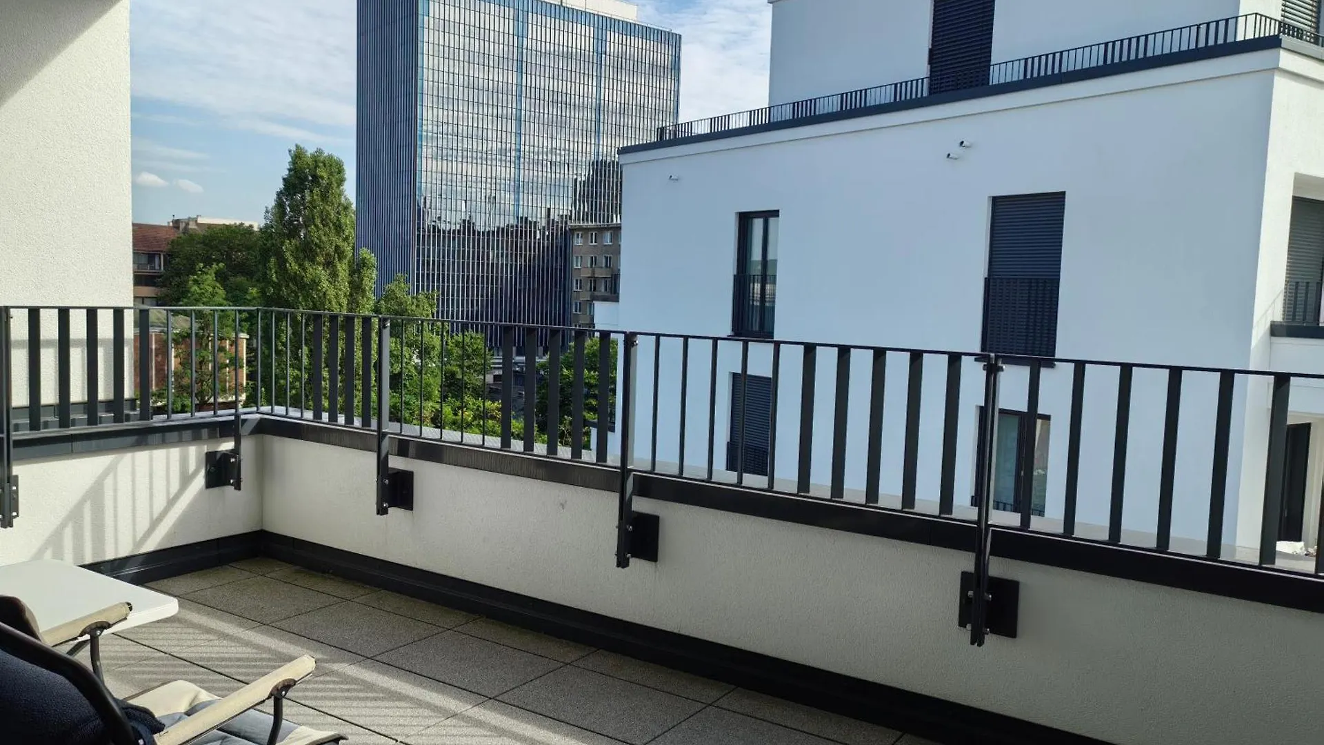 3 Rooms 2 Bathrooms 2 Toilets New Apartment Center Of Duesseldorf Underground Parking Space Contactless Self Check-In  Düsseldorf